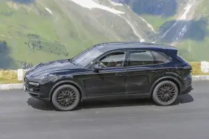 Porsche Cayenne MY 2018 foto spia 20 luglio 2016