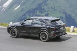 Porsche Cayenne MY 2018 foto spia 20 luglio 2016 - 12