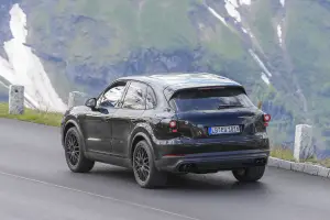 Porsche Cayenne MY 2018 foto spia 20 luglio 2016