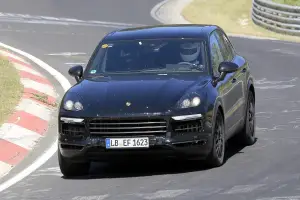 Porsche Cayenne MY 2018 foto spia 20 luglio 2016 - 16