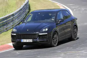 Porsche Cayenne MY 2018 foto spia 20 luglio 2016