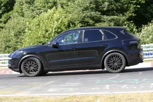 Porsche Cayenne MY 2018 foto spia 20 luglio 2016