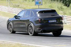 Porsche Cayenne MY 2018 foto spia 20 luglio 2016