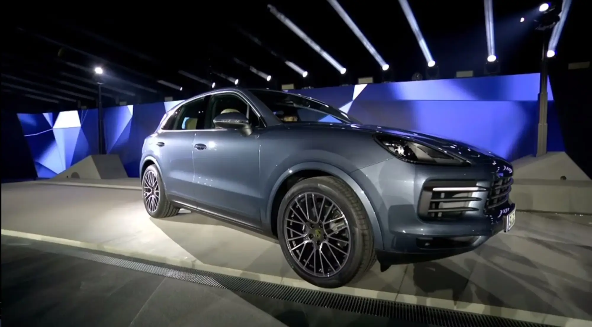 Porsche Cayenne MY 2018 - 11