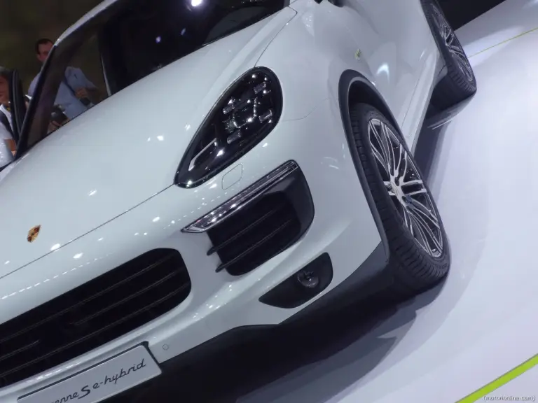 Porsche Cayenne S e-hybrid - Salone di Parigi 2014 - 5