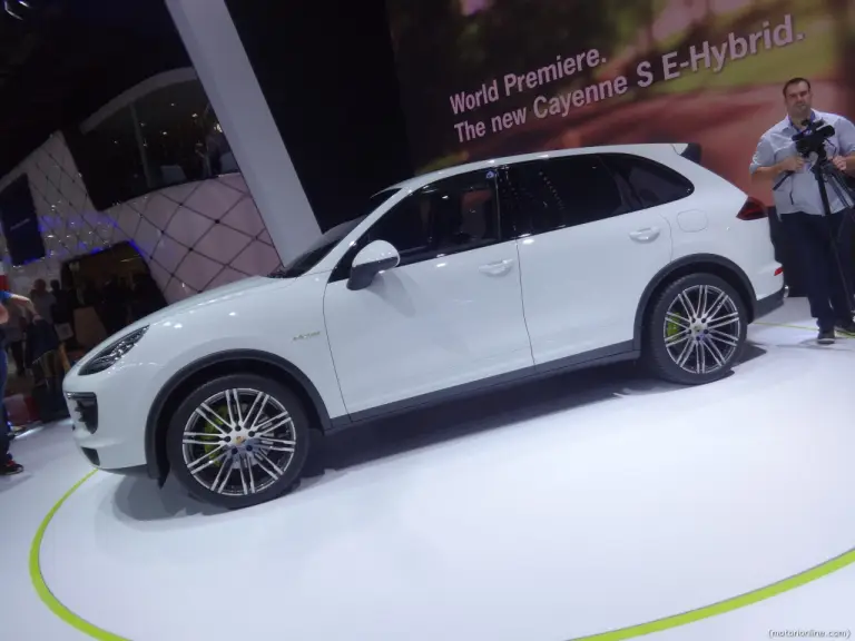 Porsche Cayenne S e-hybrid - Salone di Parigi 2014 - 8