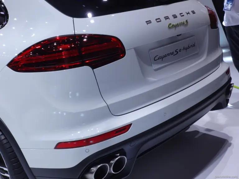 Porsche Cayenne S e-hybrid - Salone di Parigi 2014 - 10