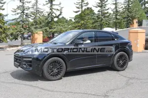 Porsche Cayenne Turbo Coupe - Foto spia 30-11-2021