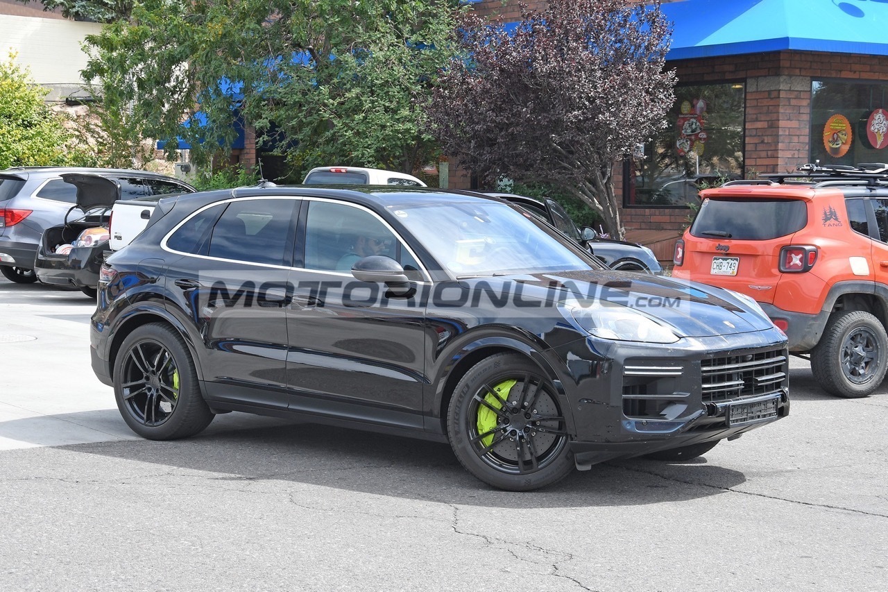 Porsche Cayenne Turbo S E-Hybrid - Foto spia 29-9-2021