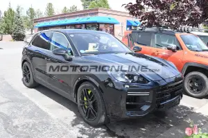 Porsche Cayenne Turbo S E-Hybrid - Foto spia 29-9-2021 - 3