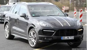 Porsche Cayenne Turbo S - Foto spia 20-04-2011 - 4