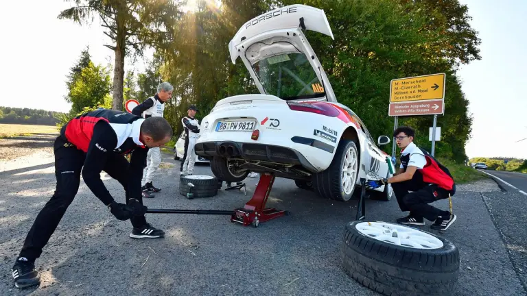 Porsche Cayman GT4 Clubsport Rally - 24