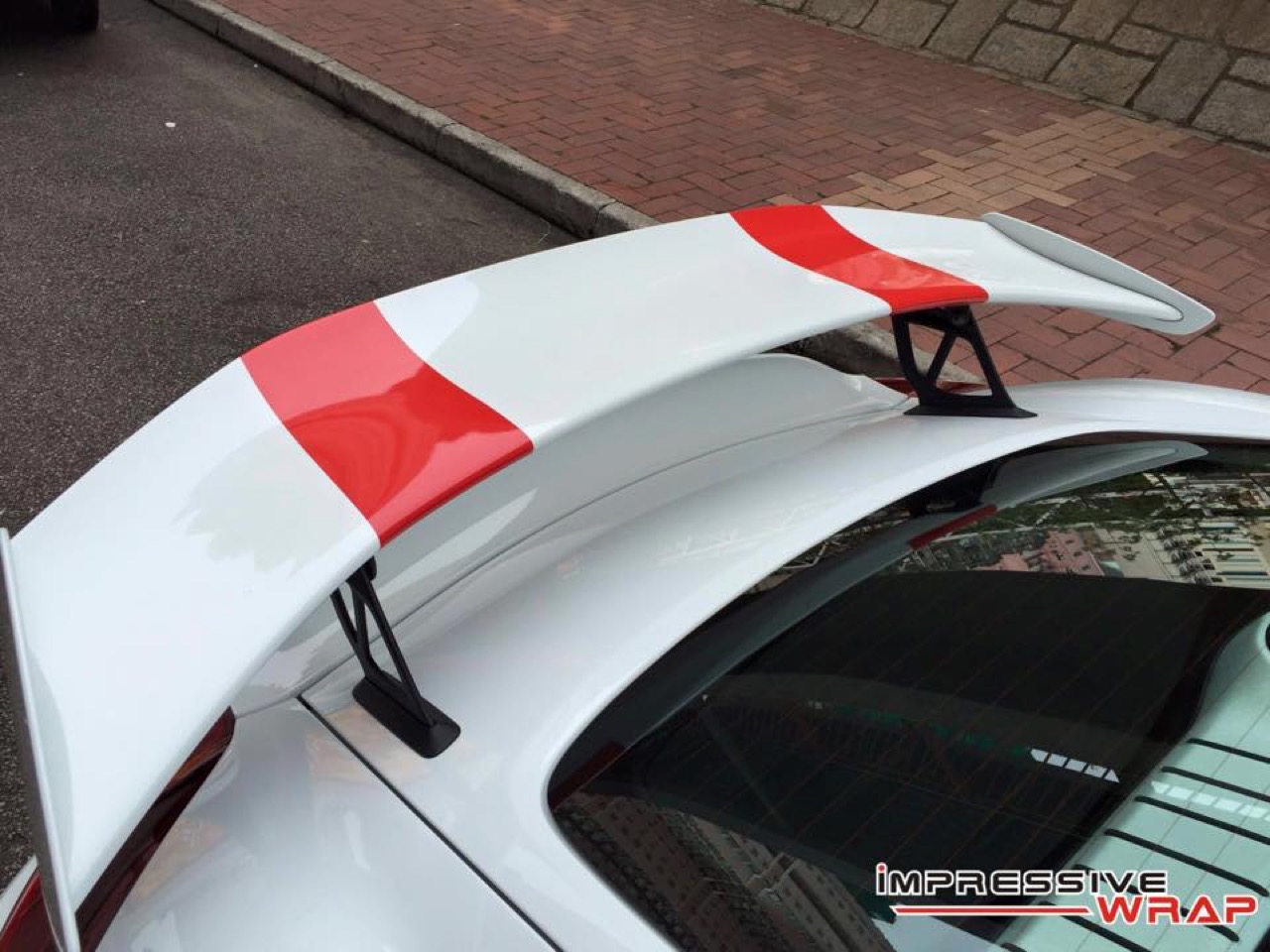 Porsche Cayman GT4 con look da 911 R by Impressive Wrap