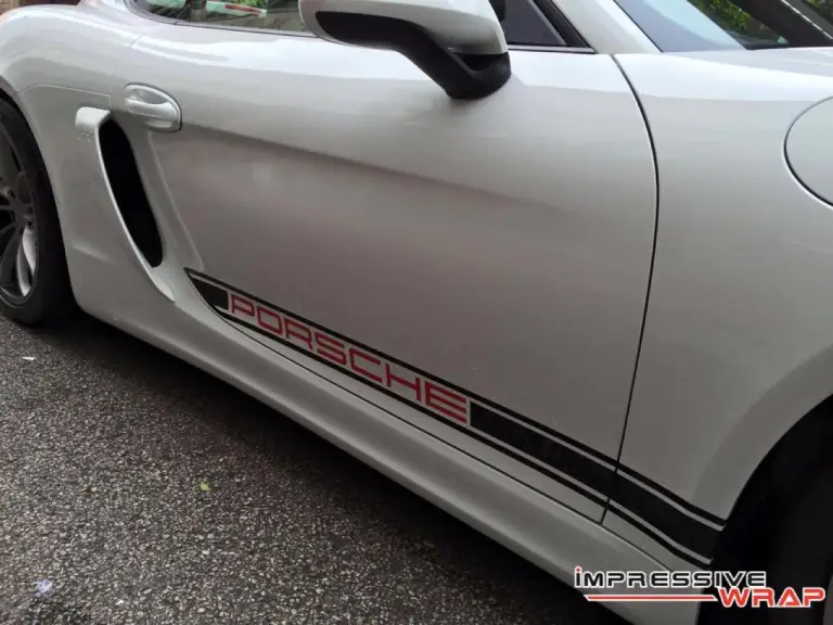 Porsche Cayman GT4 con look da 911 R by Impressive Wrap - 3