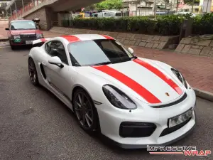 Porsche Cayman GT4 con look da 911 R by Impressive Wrap