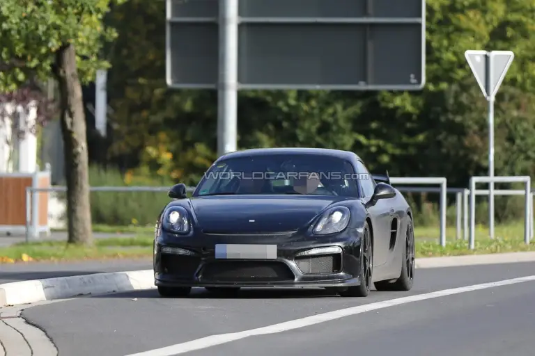 Porsche Cayman GT4 foto spia - 2