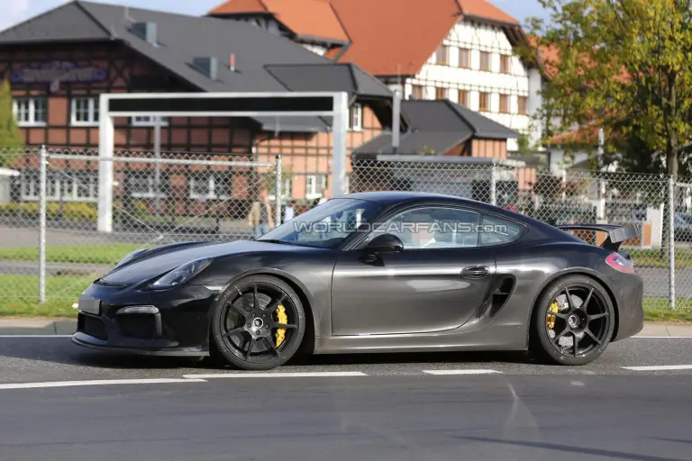 Porsche Cayman GT4 foto spia - 3