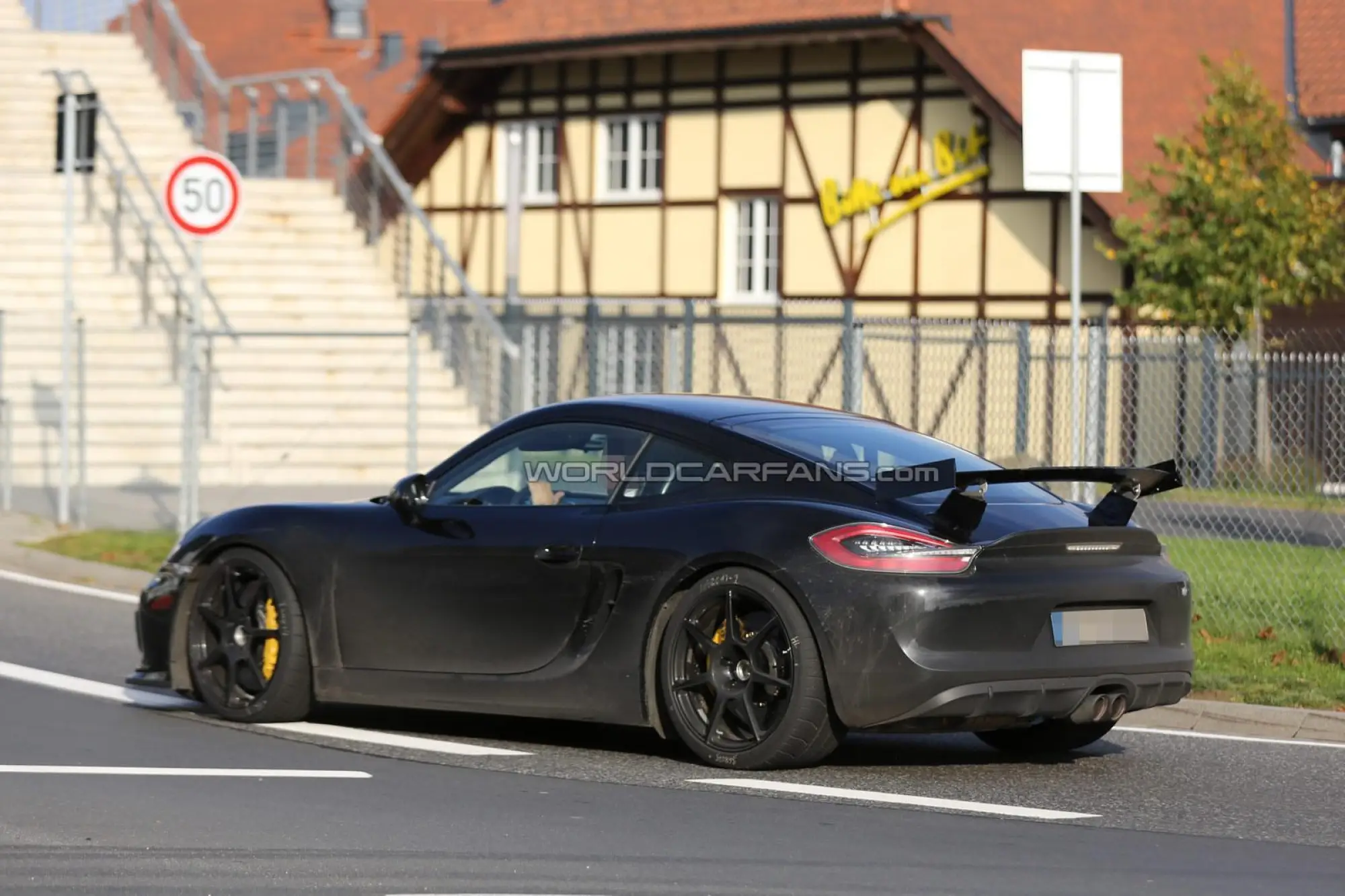 Porsche Cayman GT4 foto spia - 5