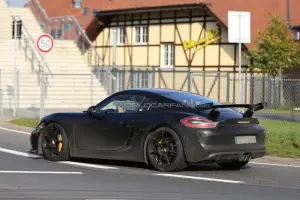 Porsche Cayman GT4 foto spia