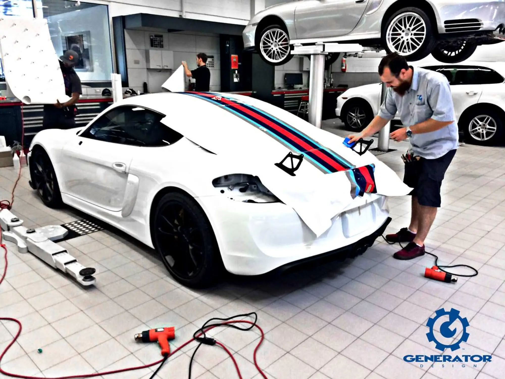 Porsche Cayman GT4 Martini Racing - 4