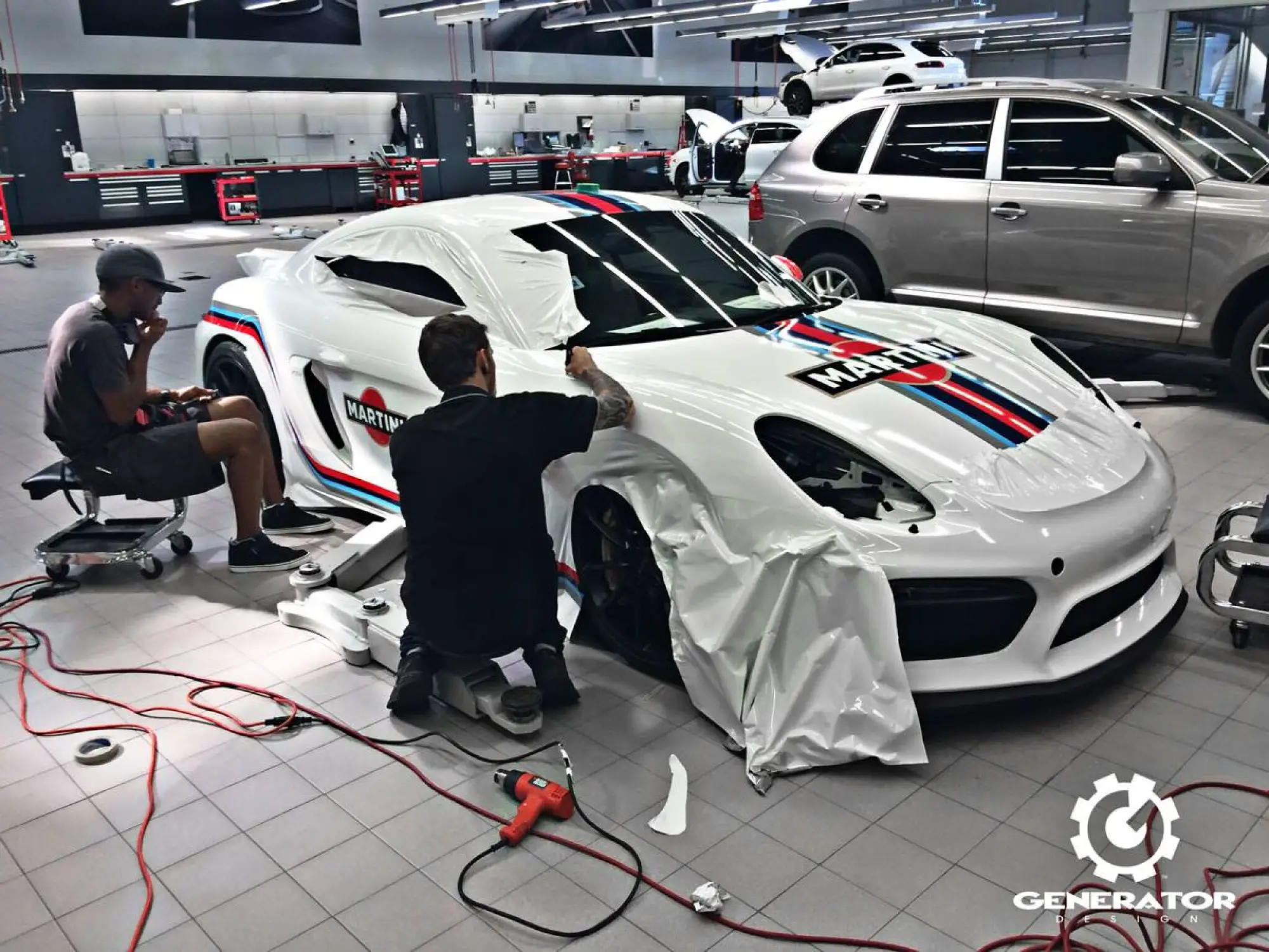 Porsche Cayman GT4 Martini Racing - 5