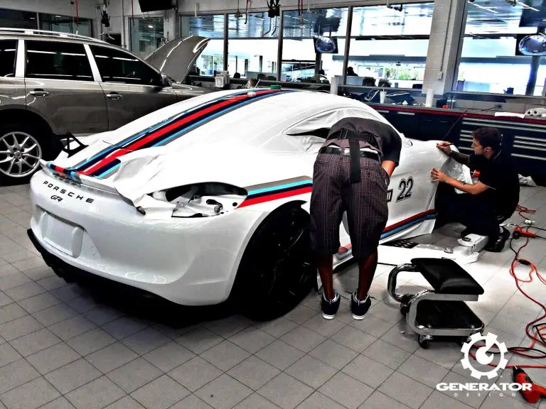 Porsche Cayman GT4 Martini Racing - 6