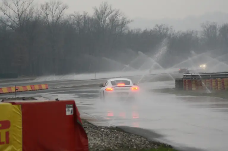 Porsche Cayman R - Test Drive - 25