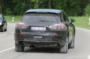 Porsche Macan 2013 foto spia giugno 2012 - 19