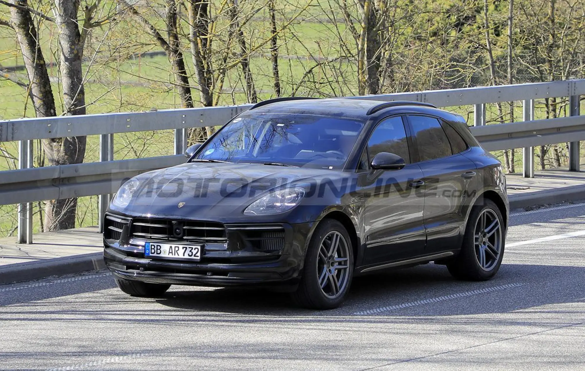 Porsche Macan 2021 - Foto spia 06-04-2021 - 14