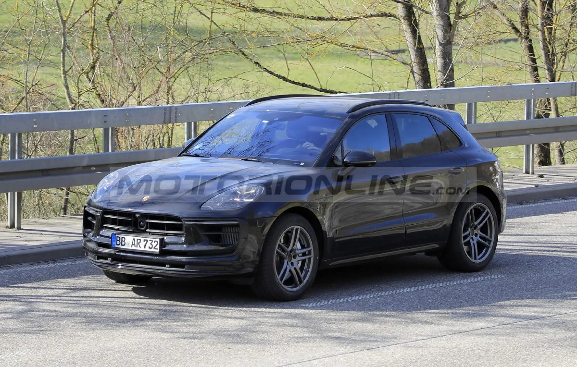 Porsche Macan 2021 - Foto spia 06-04-2021 - 12