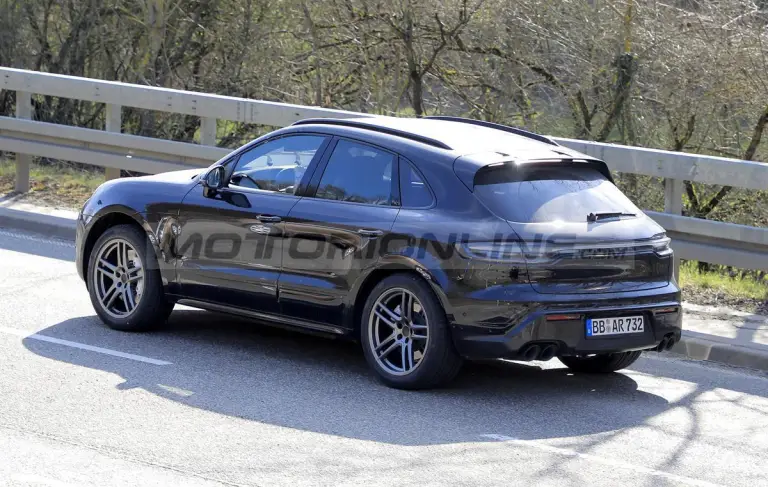 Porsche Macan 2021 - Foto spia 06-04-2021 - 16