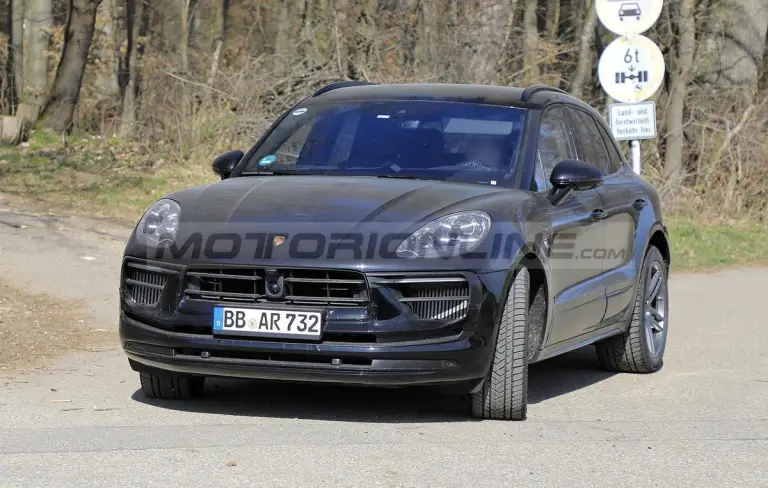 Porsche Macan 2021 - Foto spia 06-04-2021 - 2