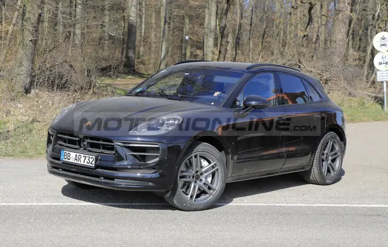 Porsche Macan 2021 - Foto spia 06-04-2021 - 7