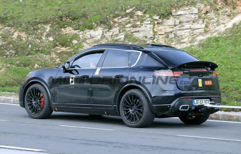 Porsche Macan EV - Foto spia 06-07-2022 - 9