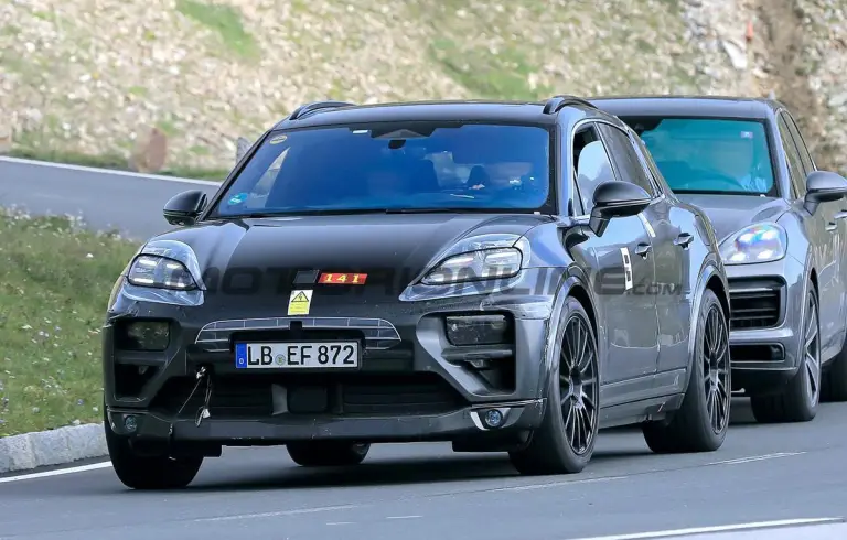 Porsche Macan EV - Foto spia 06-07-2022 - 1