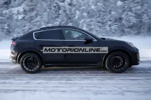 Porsche Macan EV - Foto spia 1-2-2022 - 25