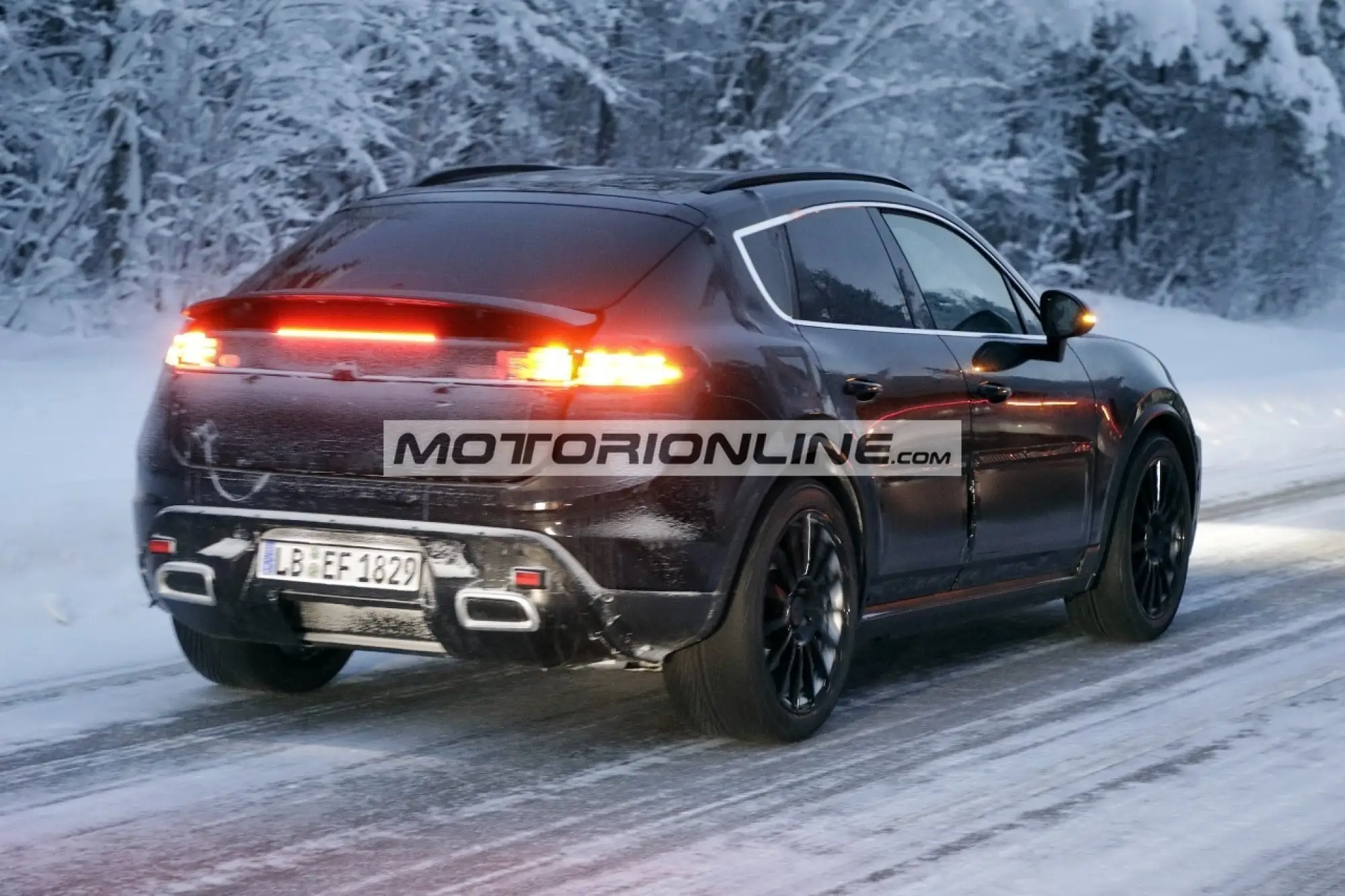 Porsche Macan EV - Foto spia 1-2-2022 - 27