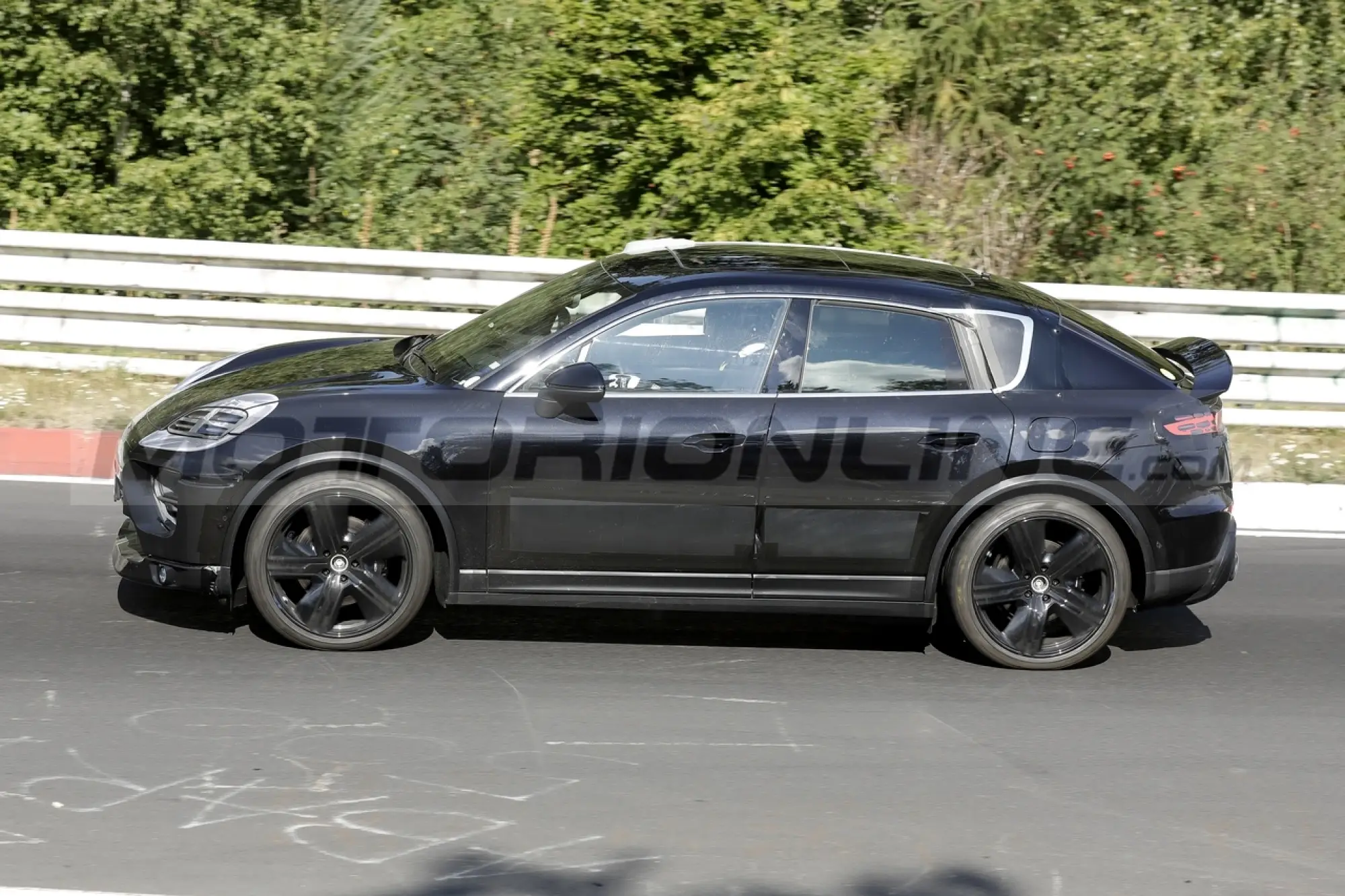 Porsche Macan EV - Foto Spia 16-08-2022 - 6