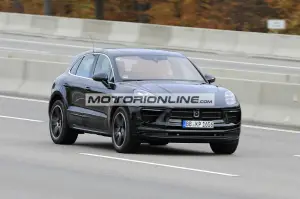 Porsche Macan - Foto spia 11-11-2020 - 14