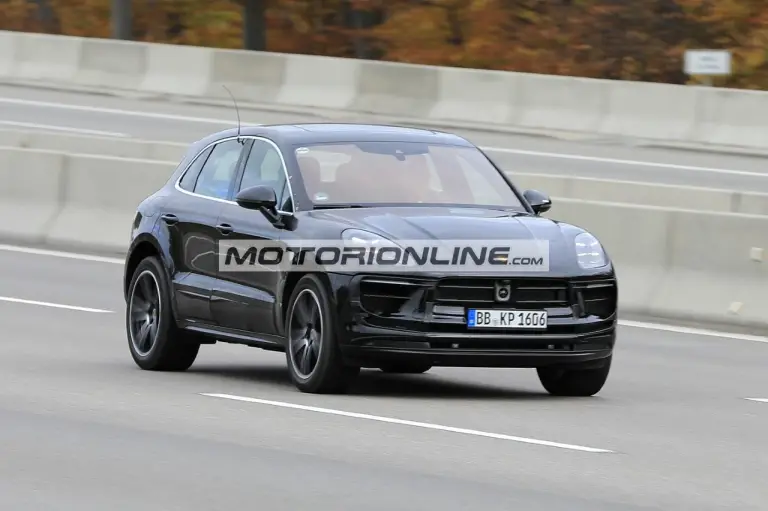 Porsche Macan - Foto spia 11-11-2020 - 14