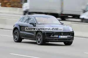 Porsche Macan - Foto spia 11-11-2020