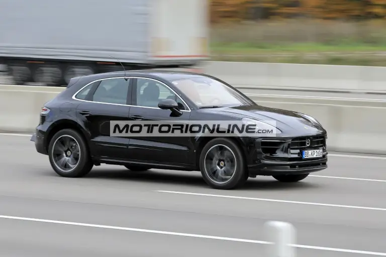 Porsche Macan - Foto spia 11-11-2020 - 17