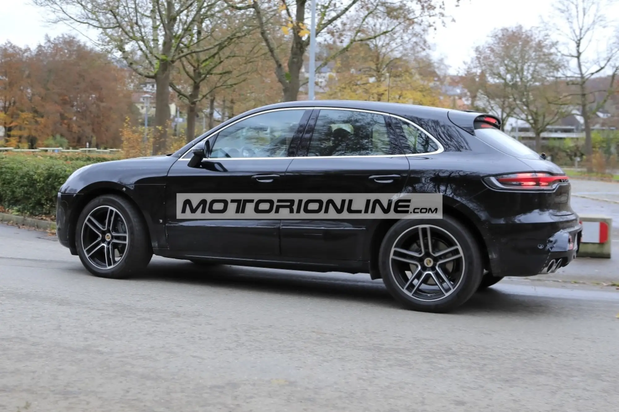 Porsche Macan - Foto spia 11-11-2020 - 8