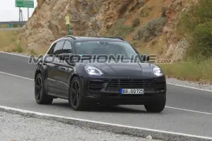 Porsche Macan foto spia 2 Agosto 2017  - 1