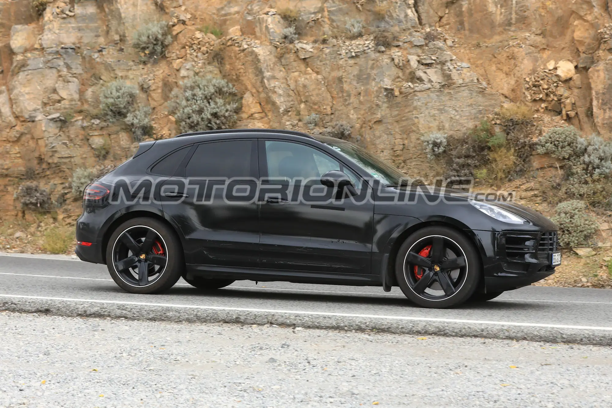 Porsche Macan foto spia 2 Agosto 2017  - 3