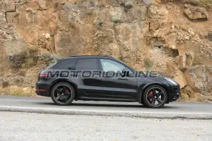 Porsche Macan foto spia 2 Agosto 2017  - 4