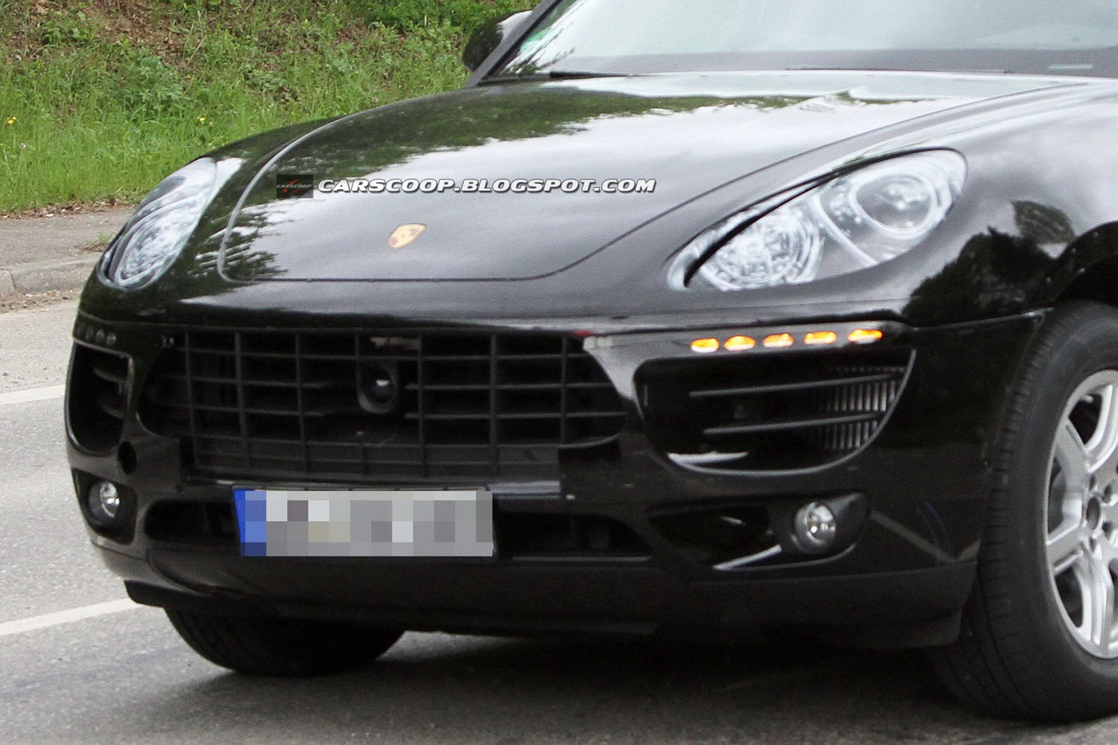 Porsche Macan foto spia maggio 2012
