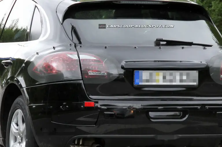 Porsche Macan foto spia maggio 2012 - 2