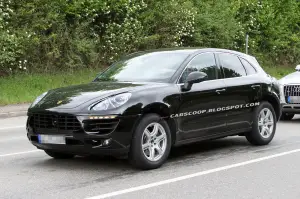 Porsche Macan foto spia maggio 2012