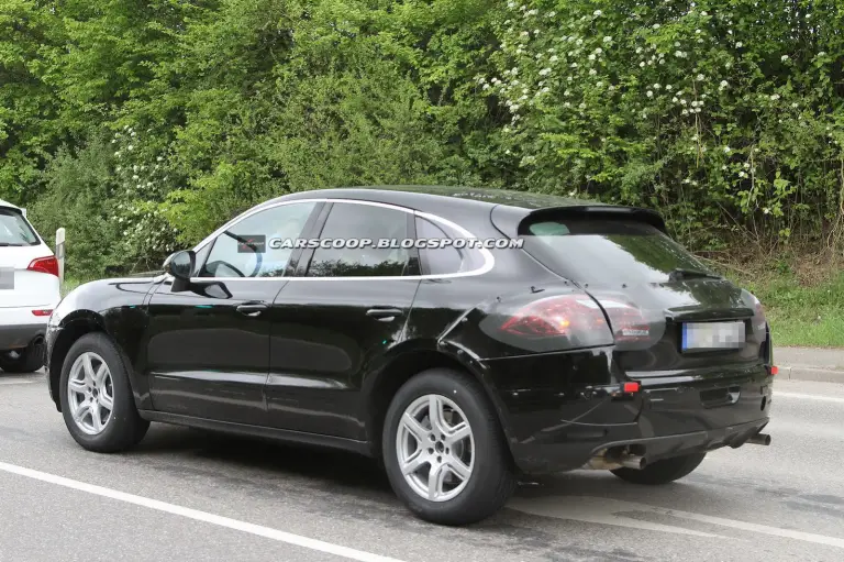 Porsche Macan foto spia maggio 2012 - 11